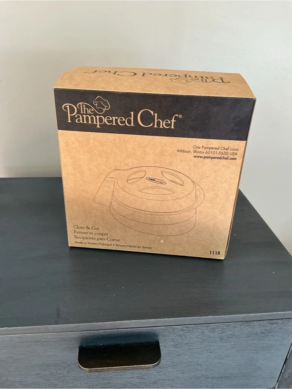 Pampered Chef Close & Cut Food Chopper -Brand New